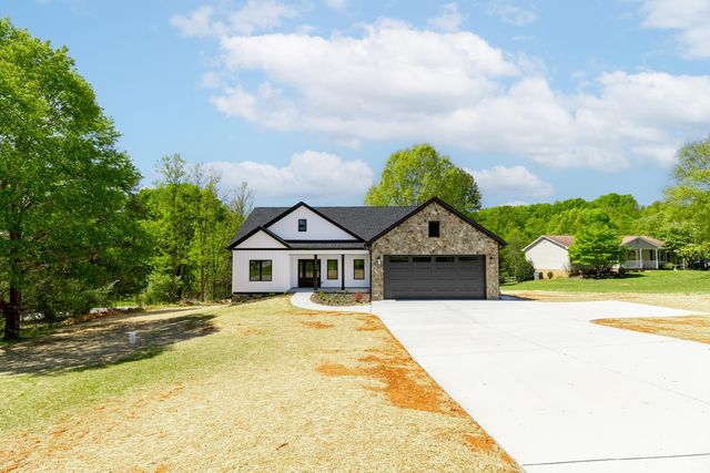 2404 Twin Lake Dr, Bedford, VA 24523