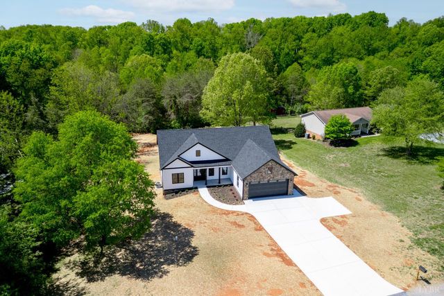 2404 Twin Lake Dr, Bedford, VA 24523