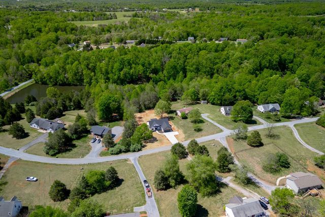 2404 Twin Lake Dr, Bedford, VA 24523