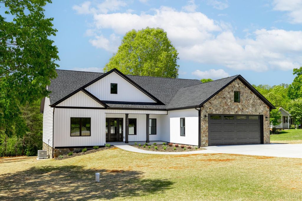 2404 Twin Lake Dr, Bedford, VA 24523