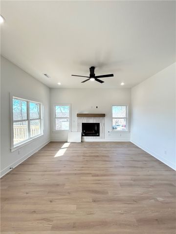 33 Buckland Lane, Bella Vista, AR 72715