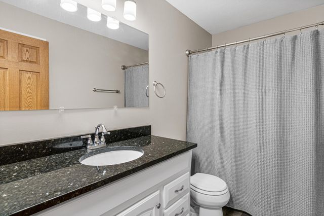 7170 Grangeview N, Centerville, MN 55038