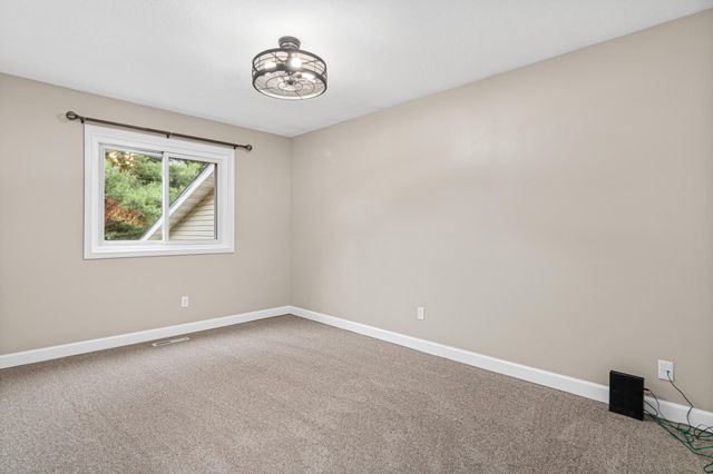 7170 Grangeview N, Centerville, MN 55038