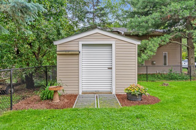 7170 Grangeview N, Centerville, MN 55038