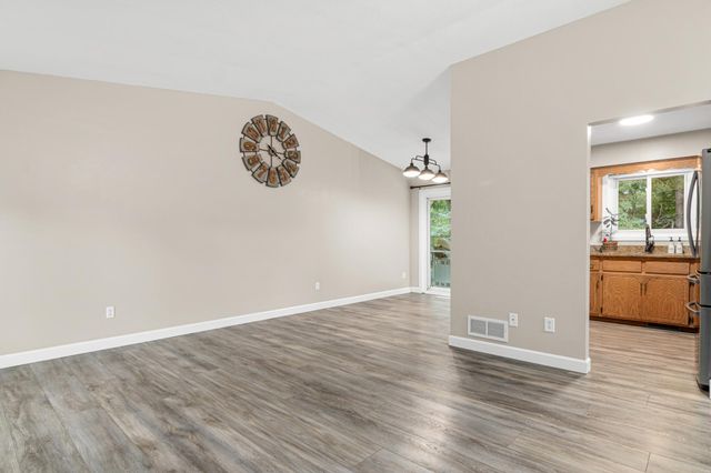 7170 Grangeview N, Centerville, MN 55038