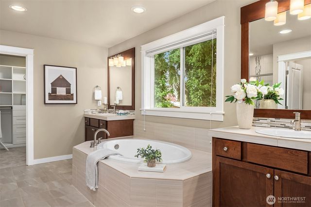 8718 124TH Avenue NE, Kirkland, WA 98033