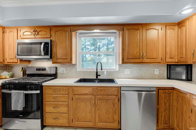 55215 Caldwell Drive, Osceola, IN 46561