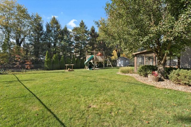 55215 Caldwell Drive, Osceola, IN 46561