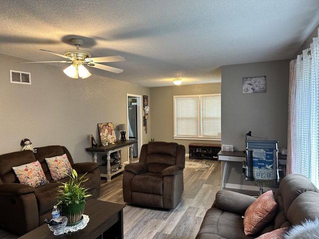 1842 N Estelle, Wichita, KS 67214
