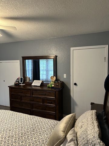 1842 N Estelle, Wichita, KS 67214