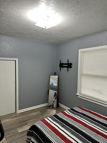 1842 N Estelle, Wichita, KS 67214