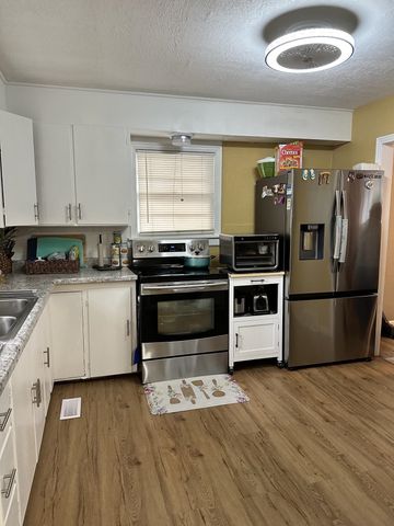 1842 N Estelle, Wichita, KS 67214