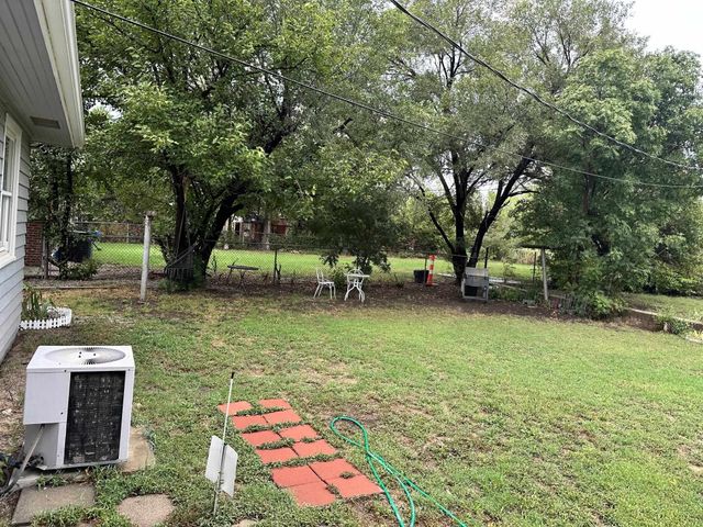 1842 N Estelle, Wichita, KS 67214