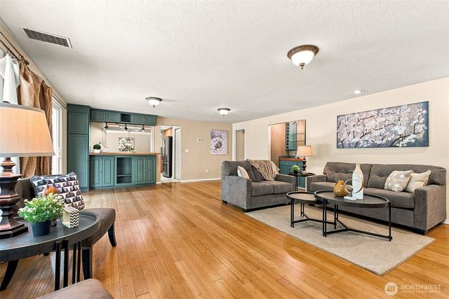 28222 183rd Avenue SE, Kent, WA 98042