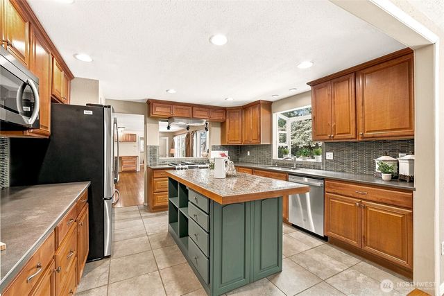 28222 183rd Avenue SE, Kent, WA 98042
