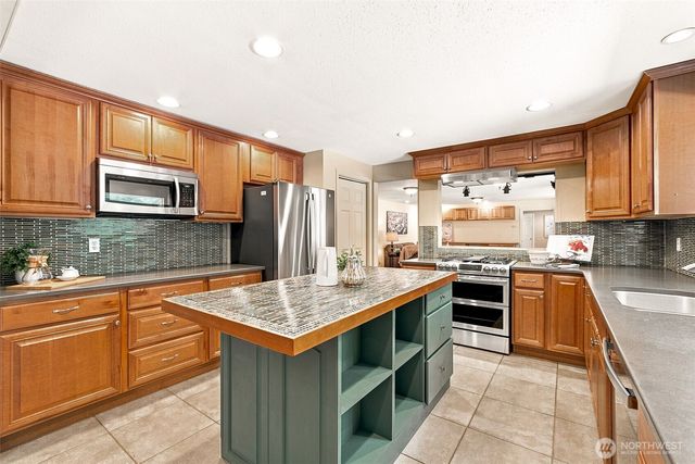 28222 183rd Avenue SE, Kent, WA 98042