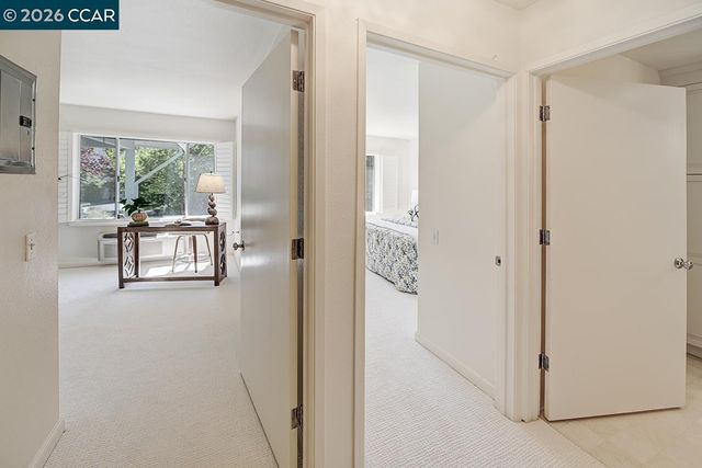 3136 Tice Creek Dr 5, Walnut Creek, CA 94595