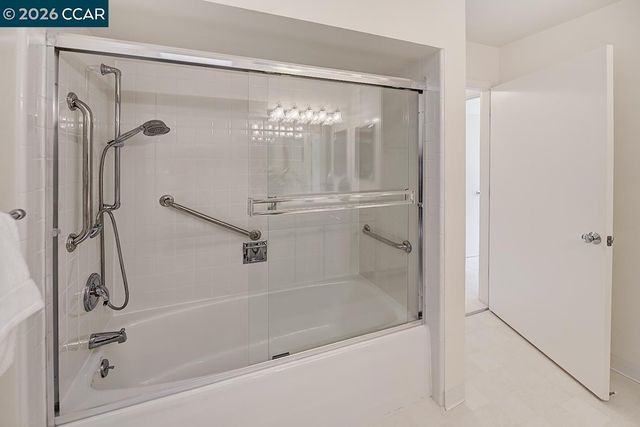 3136 Tice Creek Dr 5, Walnut Creek, CA 94595