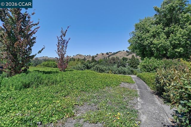 3136 Tice Creek Dr 5, Walnut Creek, CA 94595