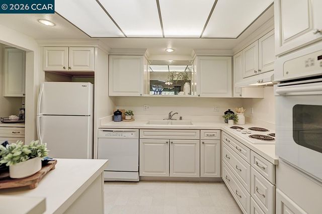 3136 Tice Creek Dr 5, Walnut Creek, CA 94595