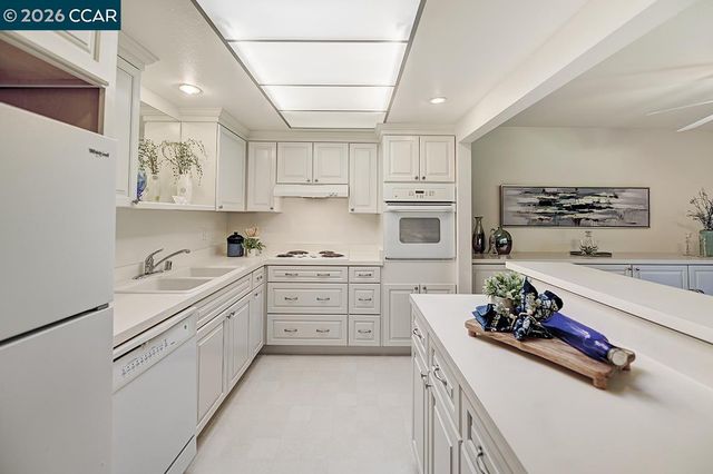 3136 Tice Creek Dr 5, Walnut Creek, CA 94595