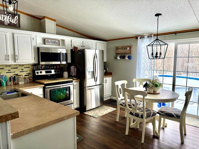 16 Gonyea Road, Altona, NY 12910