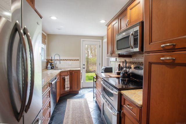 36 Hayes Lane, Ridgefield, CT 06877