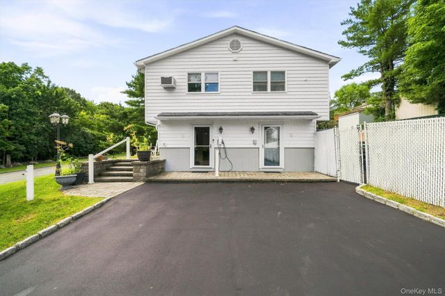 2 Harvest Hill Lane, Middletown, NY 10940