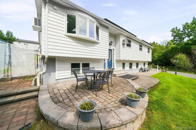 2 Harvest Hill Lane, Middletown, NY 10940