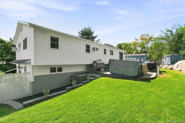 2 Harvest Hill Lane, Middletown, NY 10940