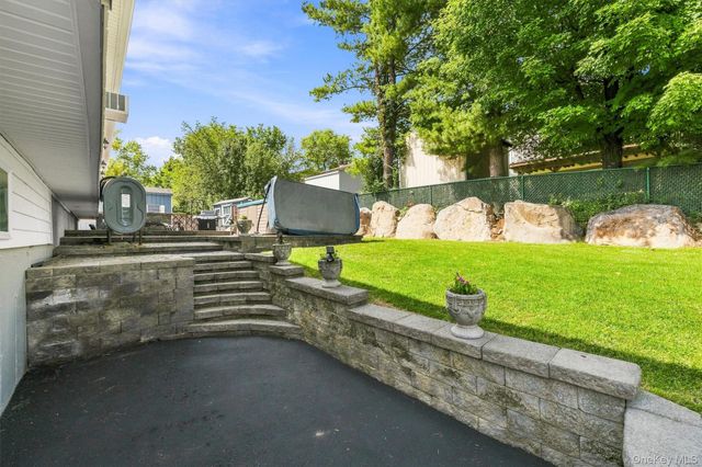 2 Harvest Hill Lane, Middletown, NY 10940