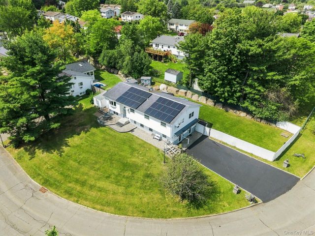 2 Harvest Hill Lane, Middletown, NY 10940