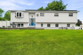 2 Harvest Hill Lane, Middletown, NY 10940