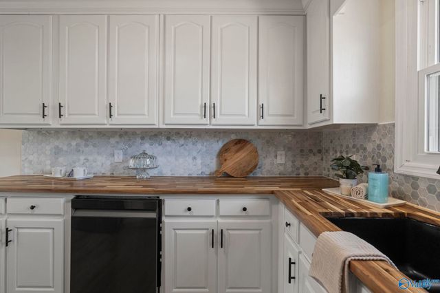 4212 NW Lakeview Drive, Huntsville, AL 35810