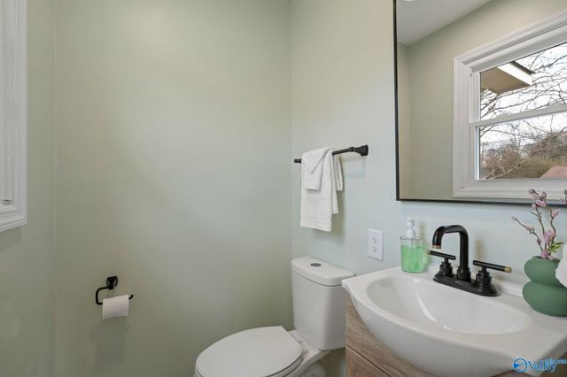 4212 NW Lakeview Drive, Huntsville, AL 35810