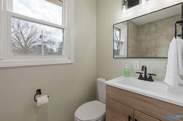 4212 NW Lakeview Drive, Huntsville, AL 35810