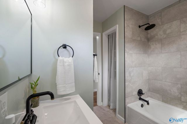 4212 NW Lakeview Drive, Huntsville, AL 35810