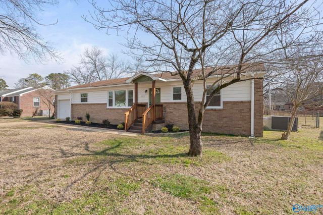 4212 NW Lakeview Drive, Huntsville, AL 35810