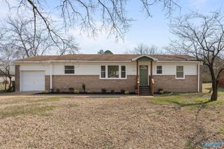 4212 NW Lakeview Drive, Huntsville, AL 35810