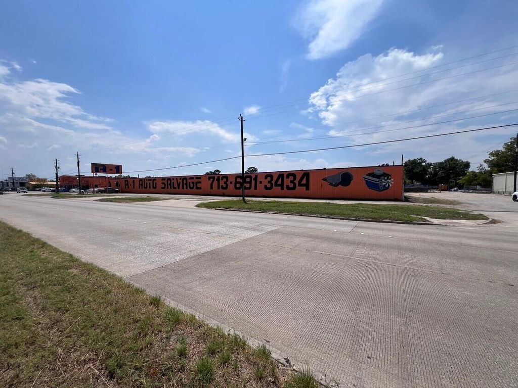 6315 N Shepherd Drive N, Houston, TX 77091