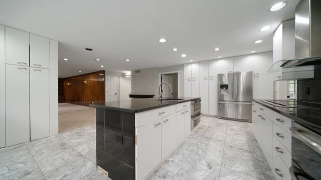 5809 Inverness Drive, Rockford, IL 61107