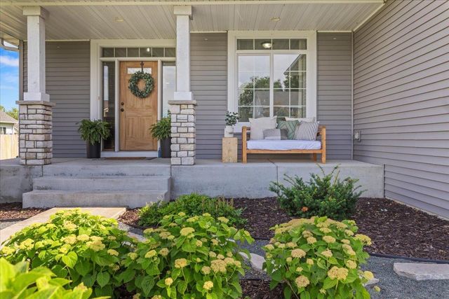 589 Montrose Avenue, Delano, MN 55328