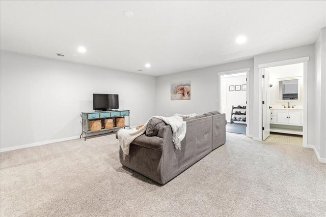 589 Montrose Avenue, Delano, MN 55328