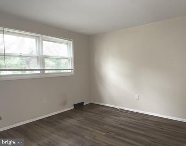 2605 NAAMANS RD, Wilmington, DE 19803