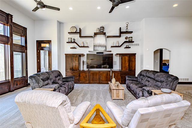6713 Augustine Court, Johnston, IA 50131