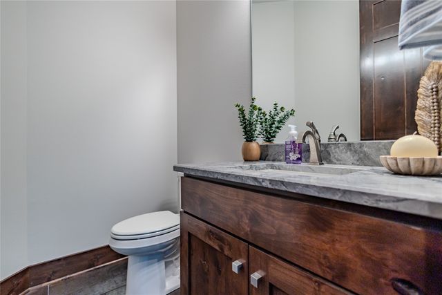 6713 Augustine Court, Johnston, IA 50131