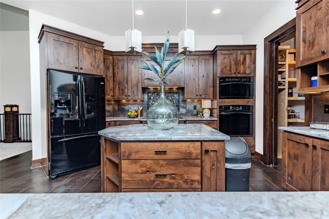 6713 Augustine Court, Johnston, IA 50131