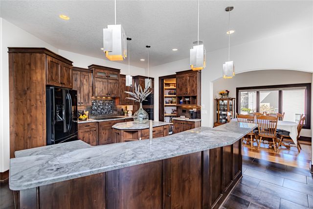 6713 Augustine Court, Johnston, IA 50131