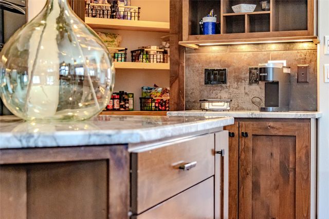 6713 Augustine Court, Johnston, IA 50131