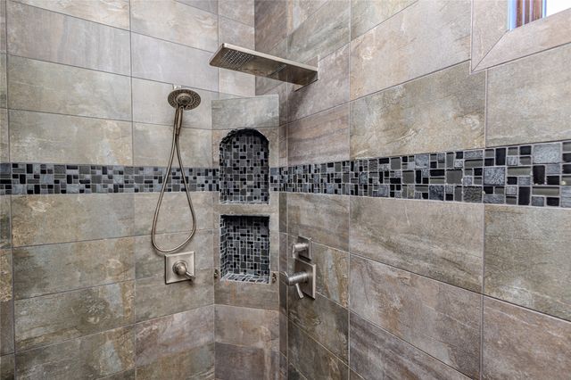 6713 Augustine Court, Johnston, IA 50131